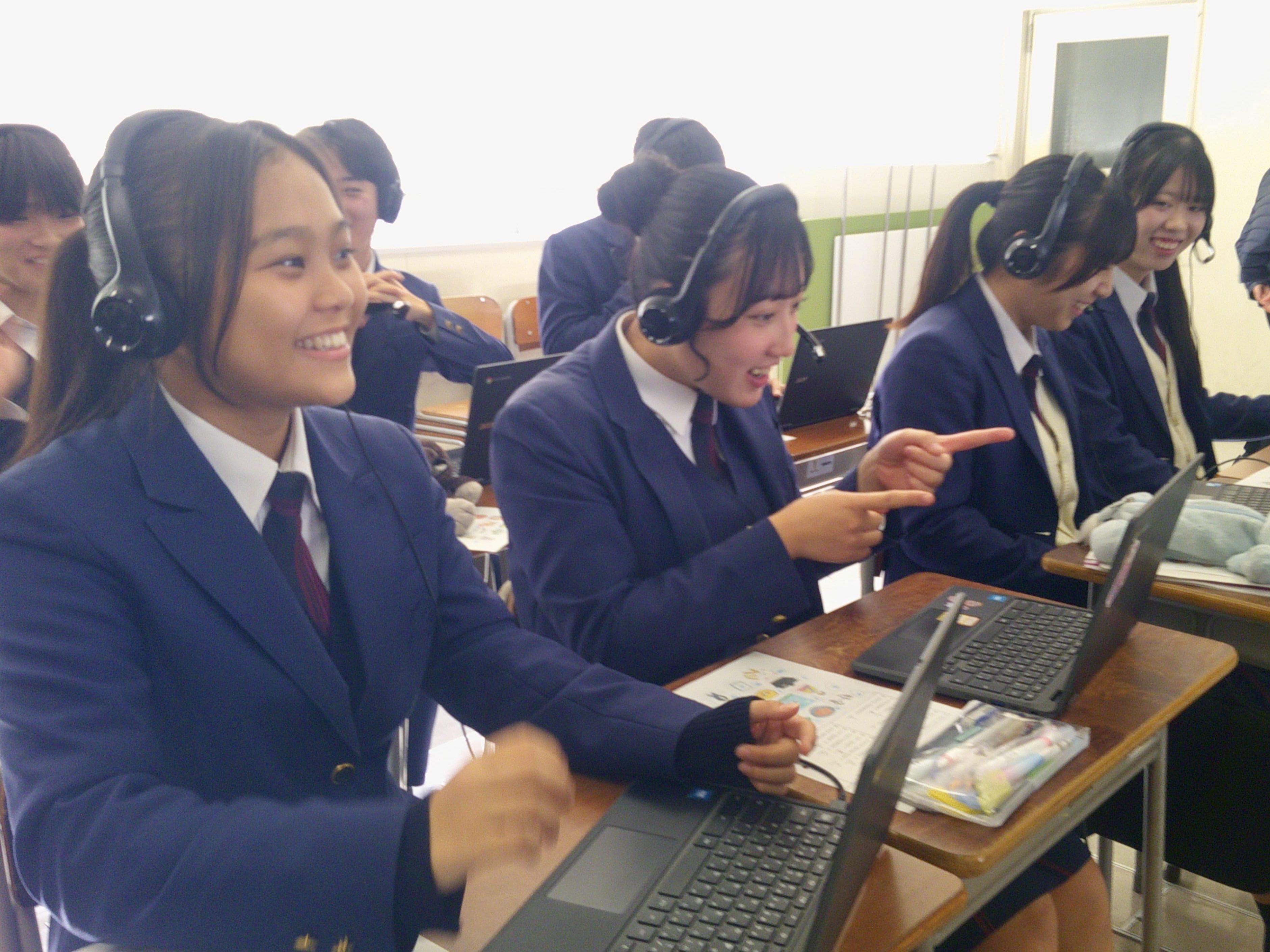 韓国・慶州女子情報高等学校とオンライン交流を実施しました